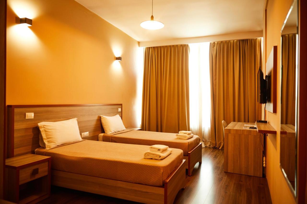Arc Tirana Готель 3*